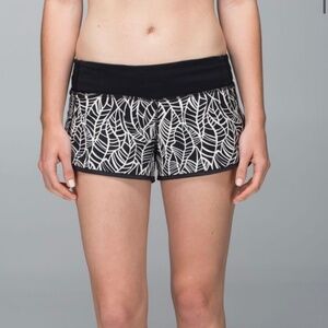 Lululemon speed up shorts size 4 Pretty Palm Black white Angel Wing rose floral